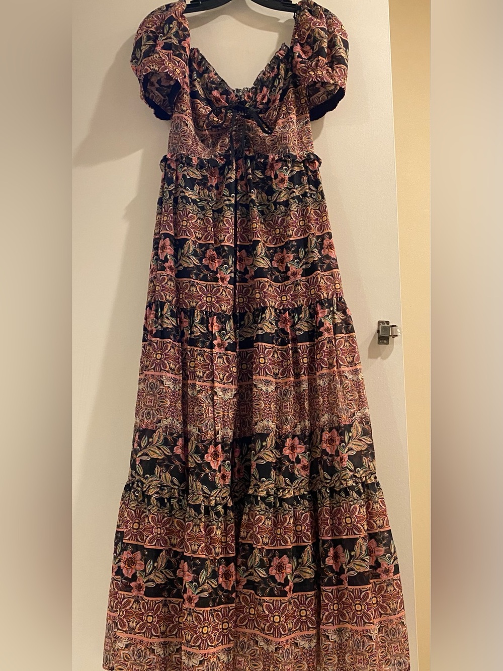 Beautiful Alice + Olivia Andrea Tiered Maxi Dress, size 6, like new!